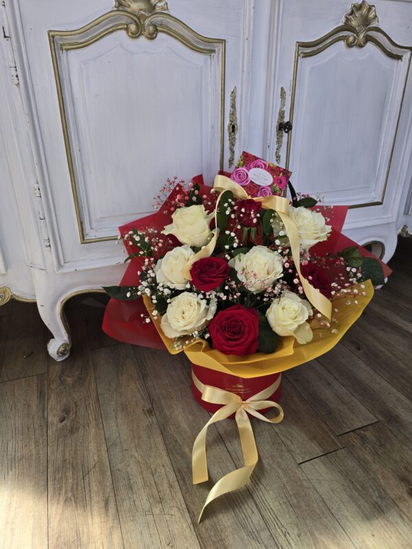 Red and white roses box