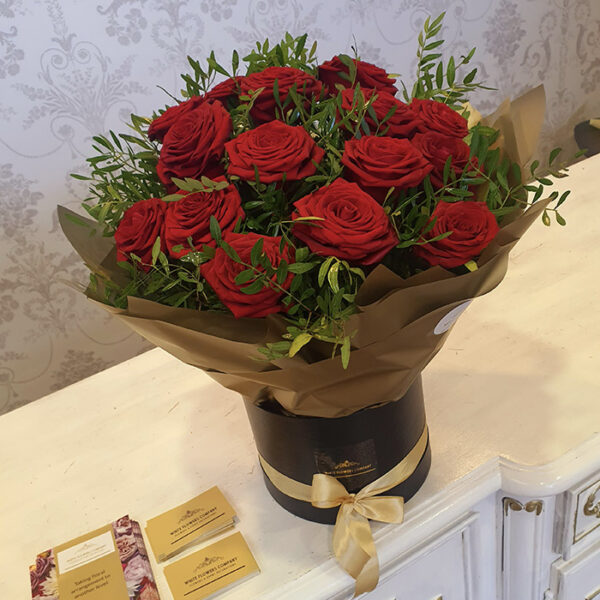 Red roses box