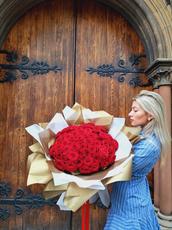 Amira Luxury 50 Red Roses Bouquet